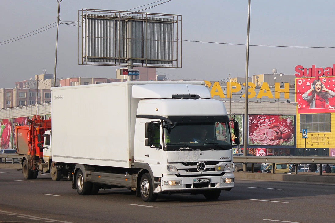 Алматы, № 614 AX 02 — Mercedes-Benz Atego 1229