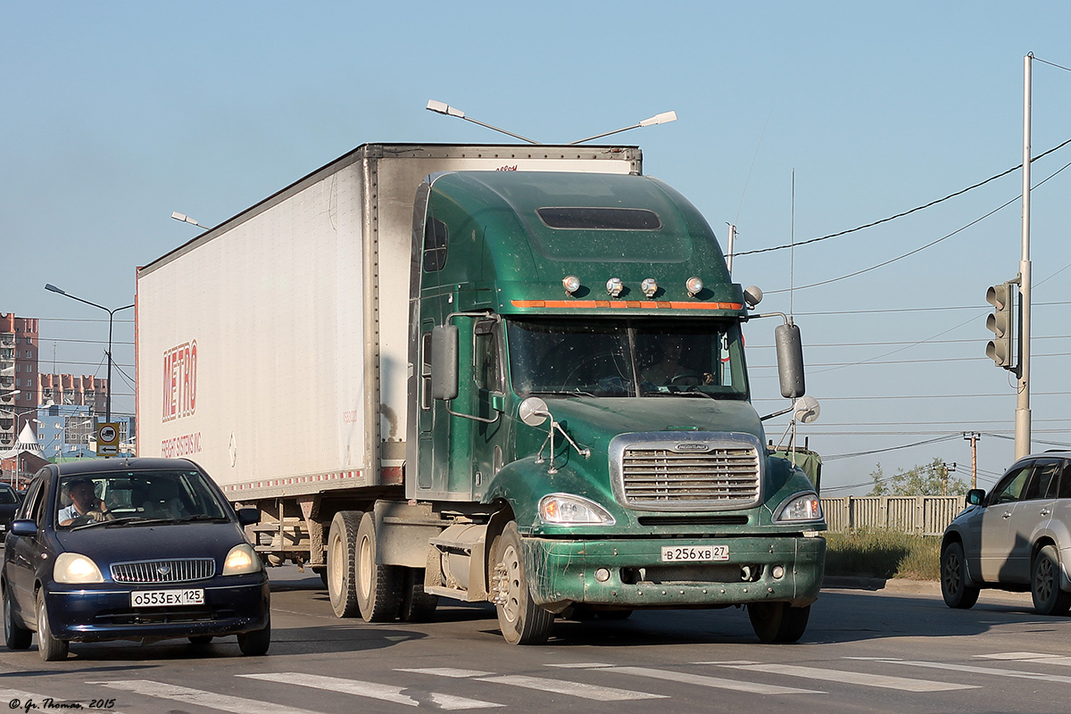 Хабаровский край, № В 256 ХВ 27 — Freightliner Columbia