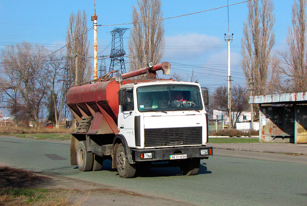 Днепропетровская область, № АЕ 3118 ЕН — МАЗ-533702