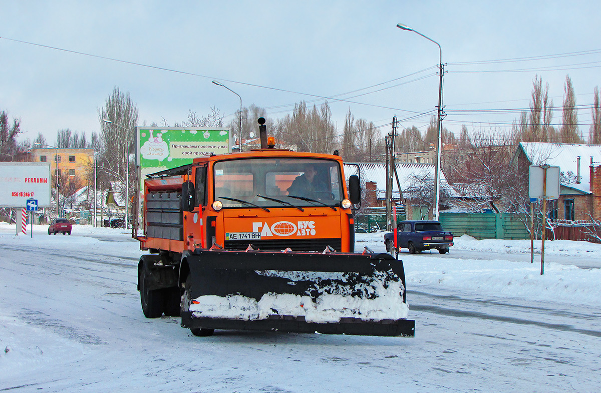 Днепропетровская область, № АЕ 1741 ВН — МАЗ-533702