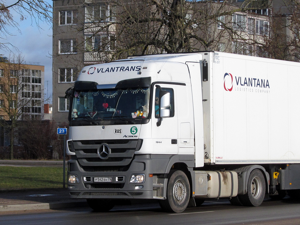 Калининградская область, № Р 542 ВН 39 — Mercedes-Benz Actros ('2009) 1844