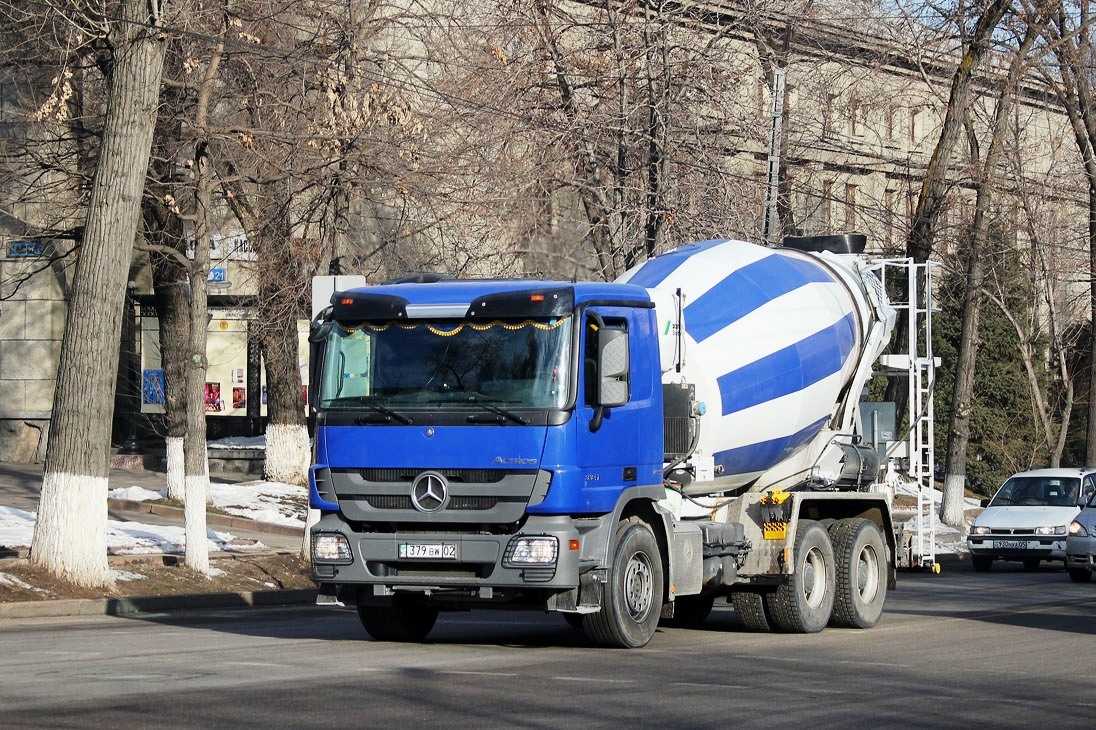 Алматы, № 379 BW 02 — Mercedes-Benz Actros ('2009) 3341