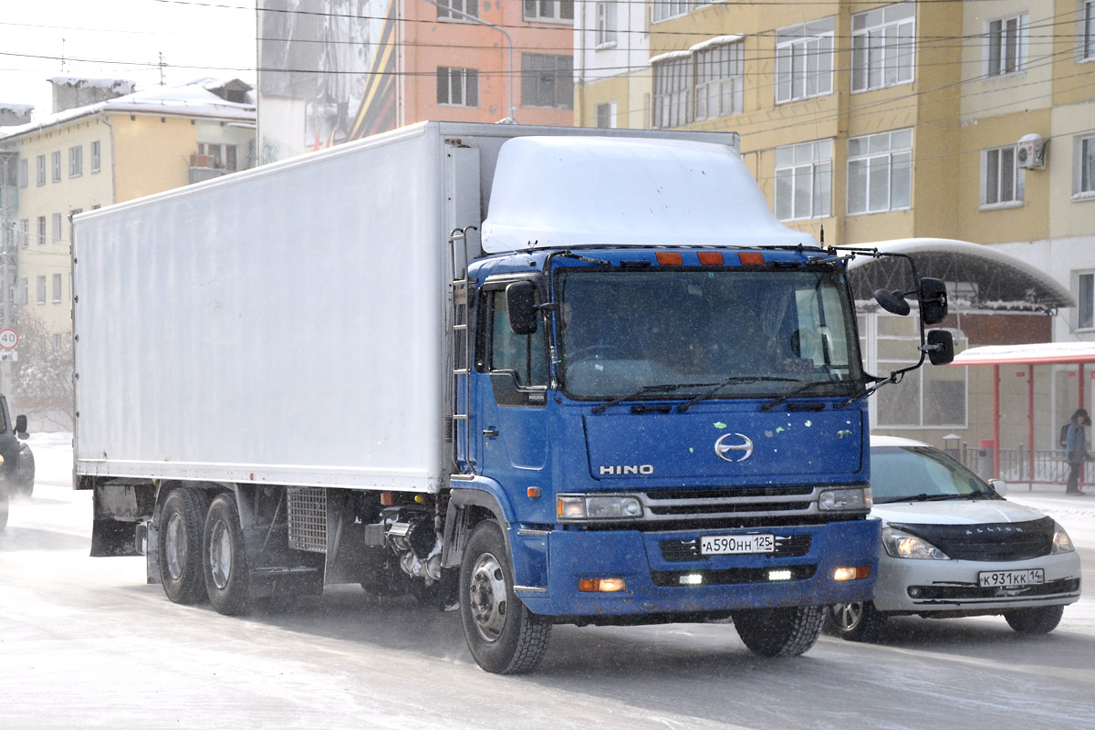 Приморский край, № А 590 НН 125 — Hino Profia