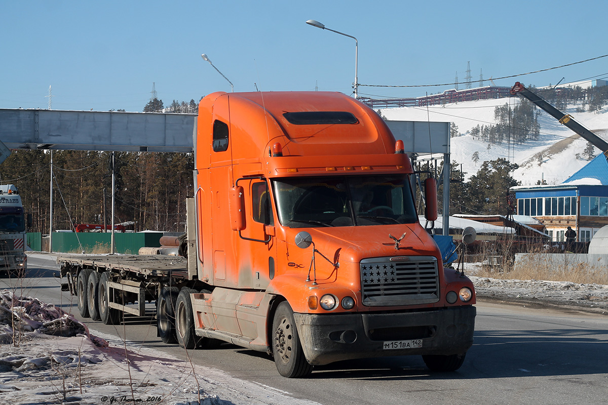 Кемеровская область, № М 151 ВА 142 — Freightliner Century Class