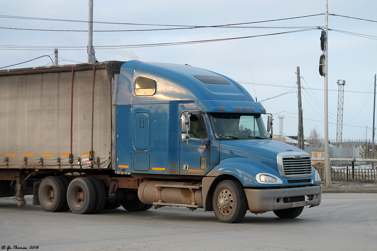 Самарская область, № Р 207 ЕР 163 — Freightliner Columbia