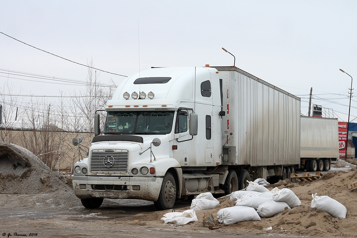 Приморский край, № О 818 ВУ 125 — Freightliner Century Class