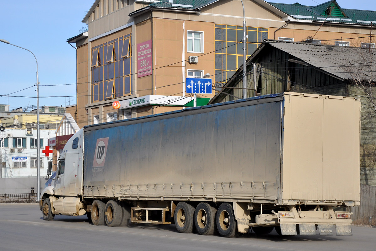 Челябинская область, № А 686 АК 174 — Freightliner Columbia