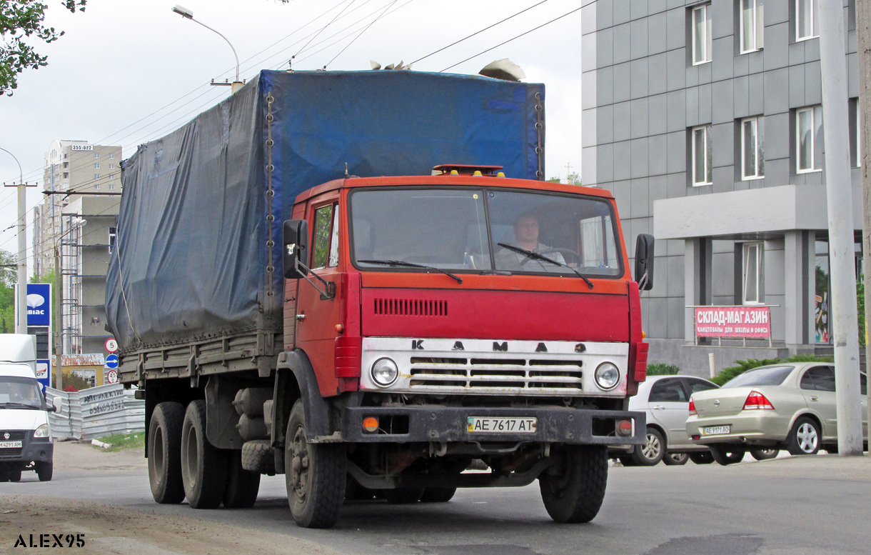 Днепропетровская область, № АЕ 7617 АТ — КамАЗ-53212