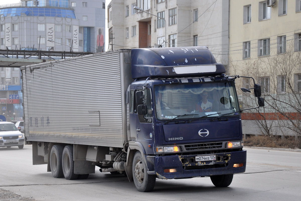 Приморский край, № М 074 КЕ 125 — Hino FR