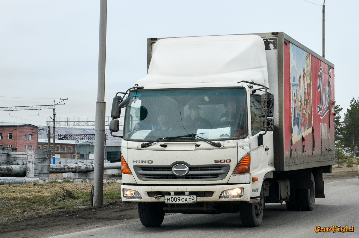 Кемеровская область, № М 009 ОА 42 — Hino 500