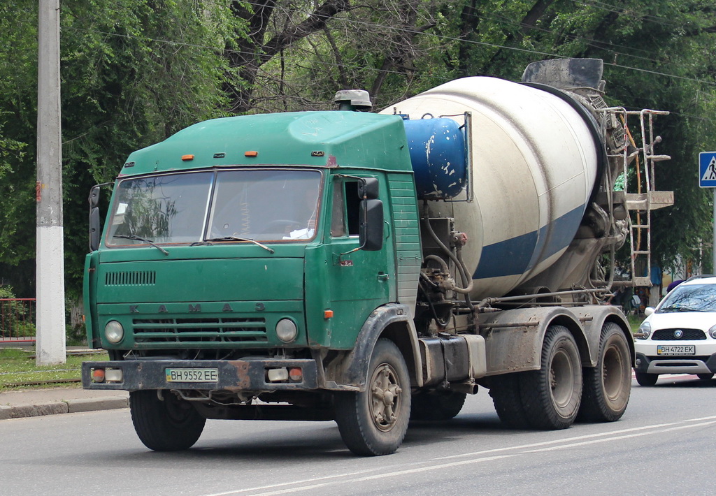 Одесская область, № ВН 9552 ЕЕ — КамАЗ-53212