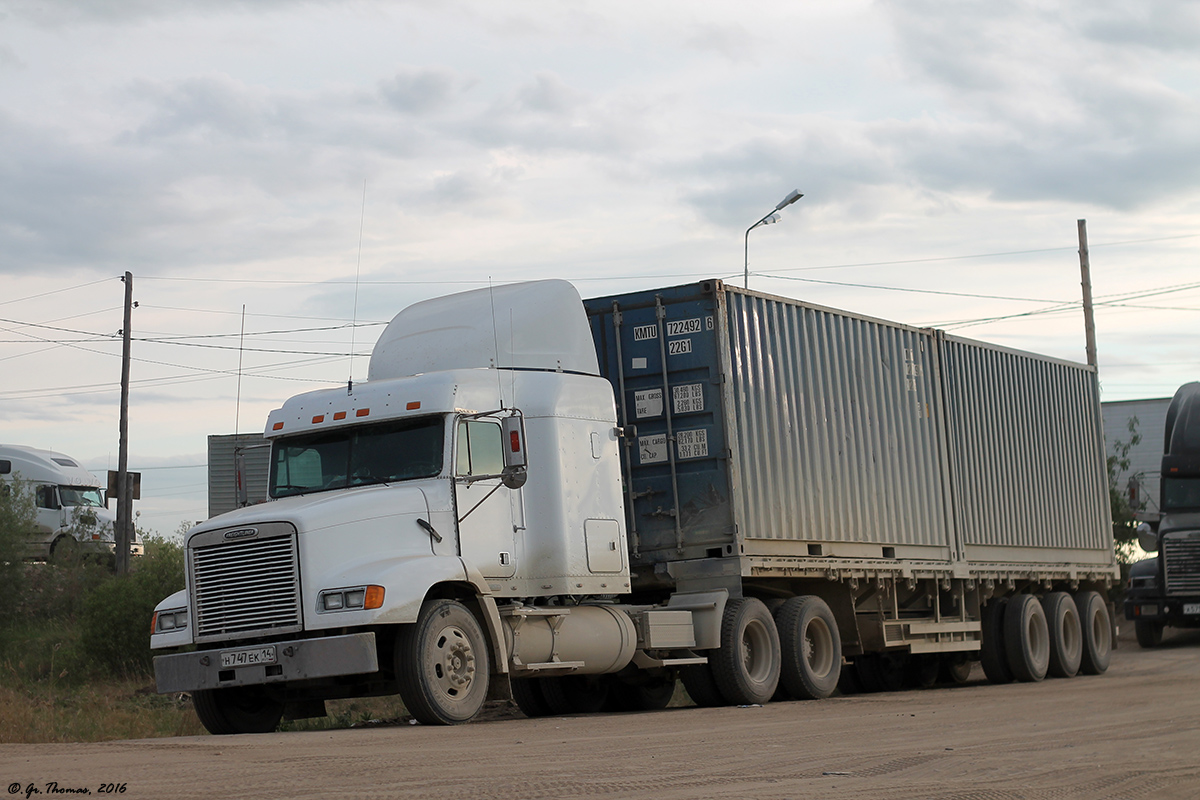 Саха (Якутия), № Н 747 ЕК 14 — Freightliner FLD 112