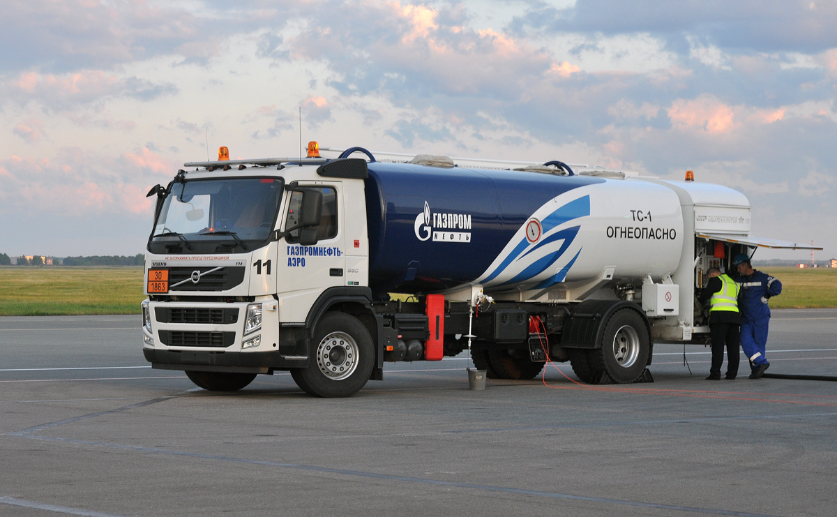 Омская область, № 11 — Volvo ('2010) FM.330 [X9P]
