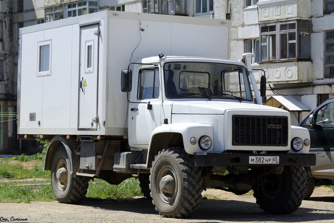 Сахалинская область, № М 382 НР 65 — ГАЗ-33081 «Садко»