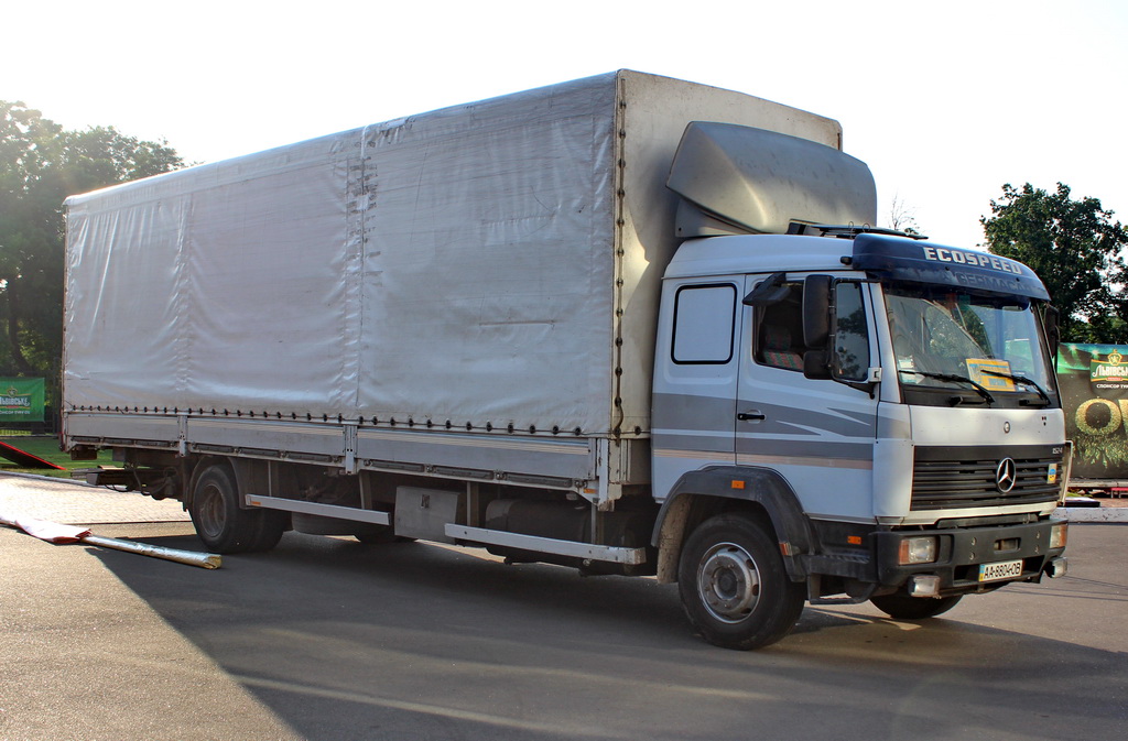 Киев, № АА 8804 ОВ — Mercedes-Benz LK (общ. мод.)