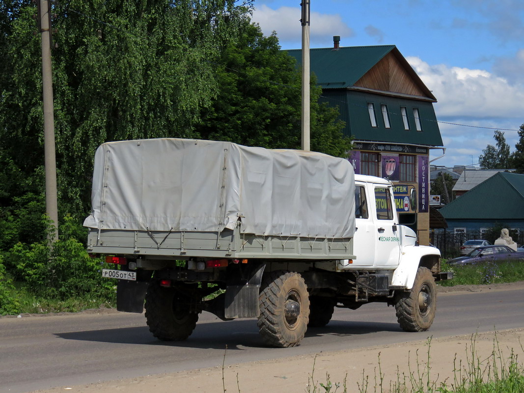 Кировская область, № Р 005 ОТ 43 — ГАЗ-33081 «Садко»