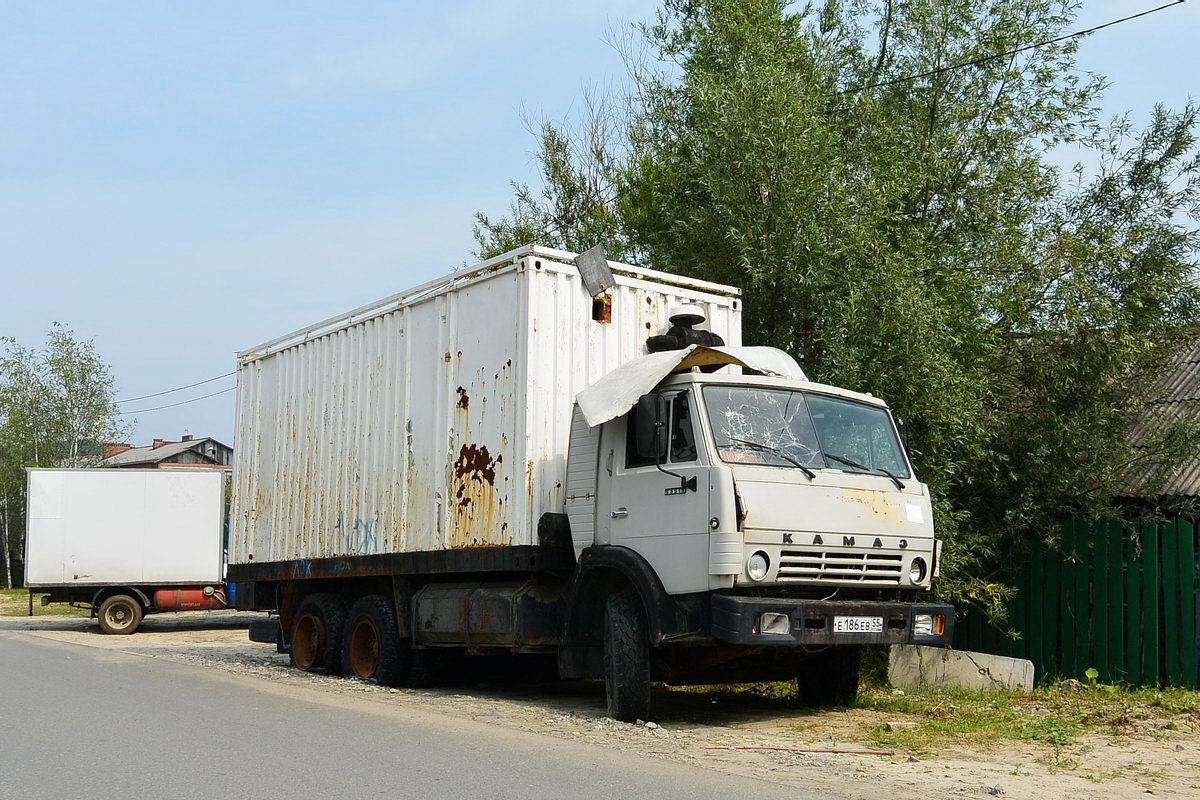 Ханты-Мансийский автоном.округ, № Е 186 ЕВ 55 — КамАЗ-53212