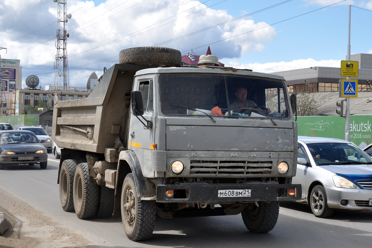 Чувашия, № М 608 ВМ 21 — КамАЗ-55111 [551110]