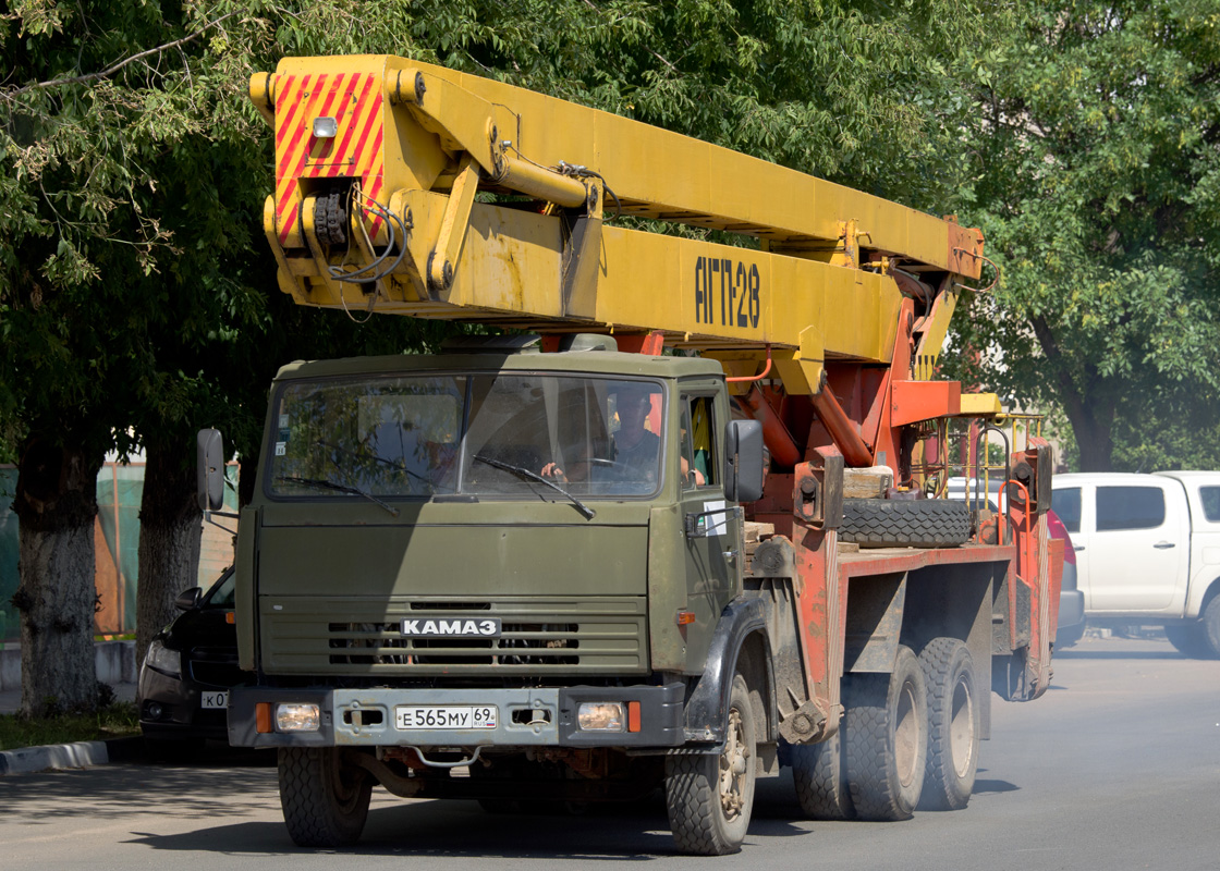 Тверская область, № Е 565 МУ 69 — КамАЗ-53213