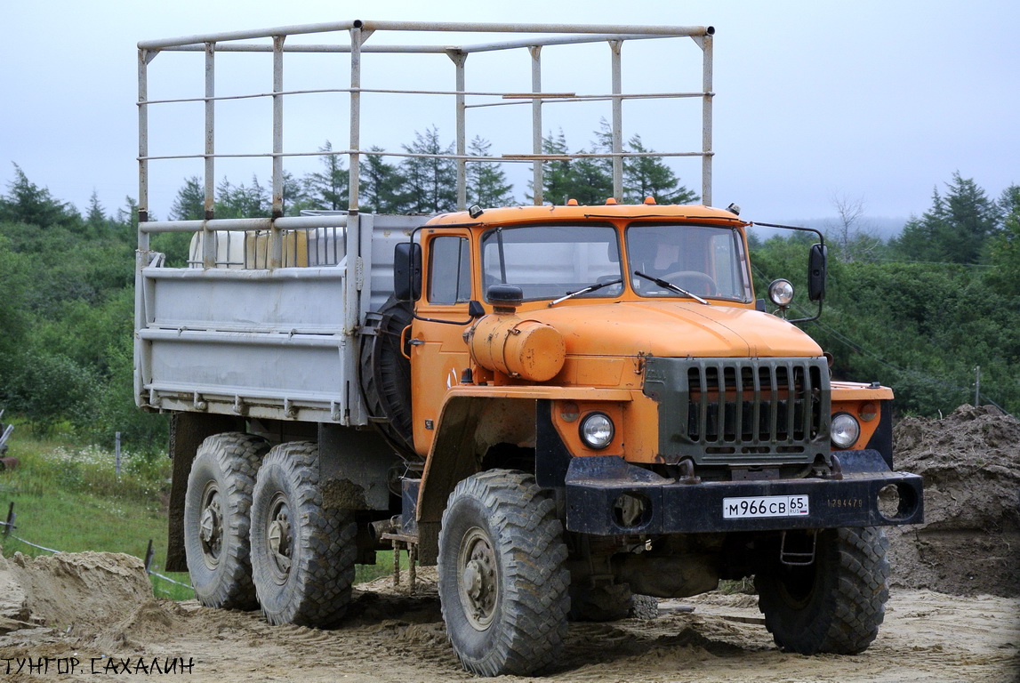 Сахалинская область, № М 966 СВ 65 — Урал-5557