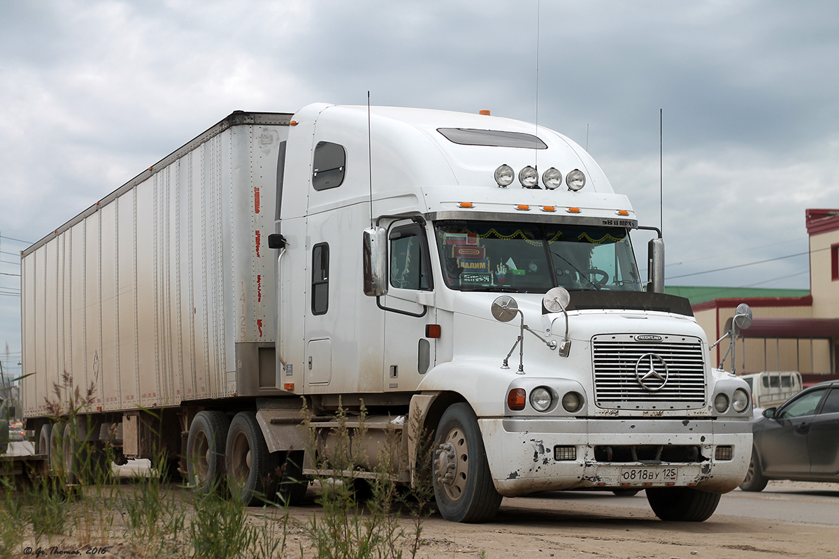 Приморский край, № О 818 ВУ 125 — Freightliner Century Class