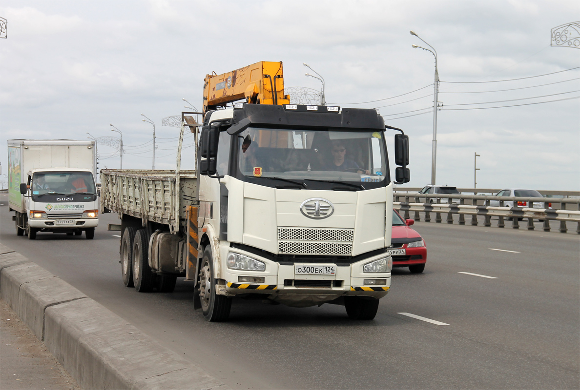 Красноярский край, № О 300 ЕК 124 — FAW J6 (общая модель)