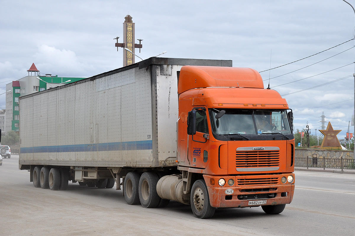 Хабаровский край, № М 682 ОУ 27 — Freightliner Argosy