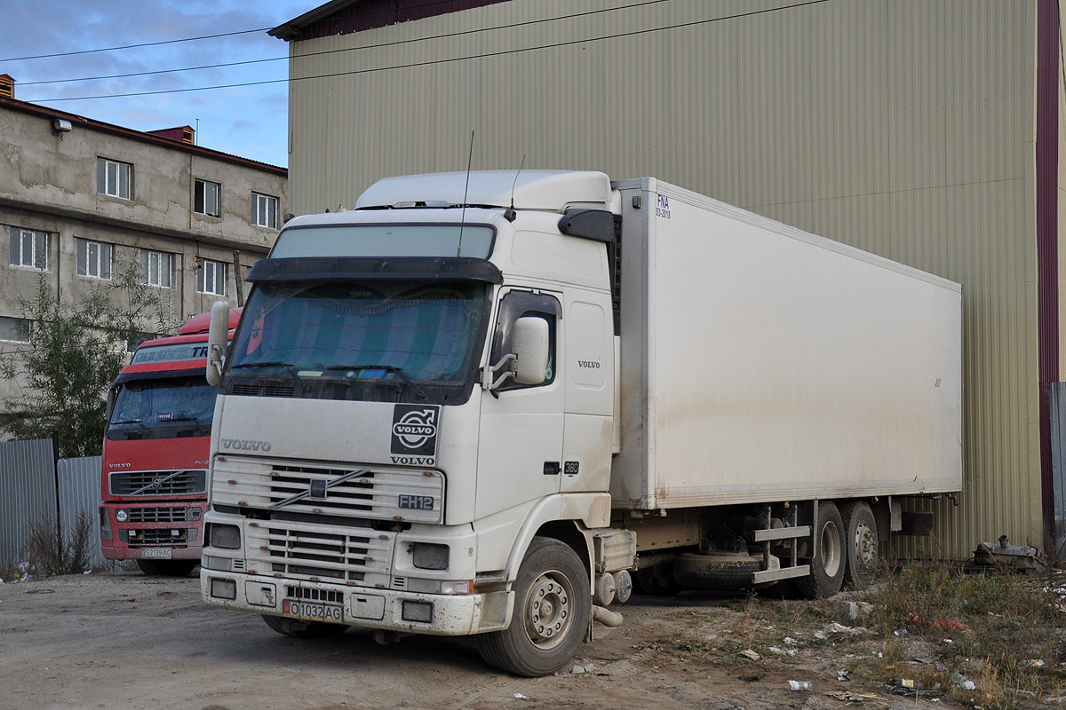 Киргизия, № O 1032 AG — Volvo ('1993) FH12.380