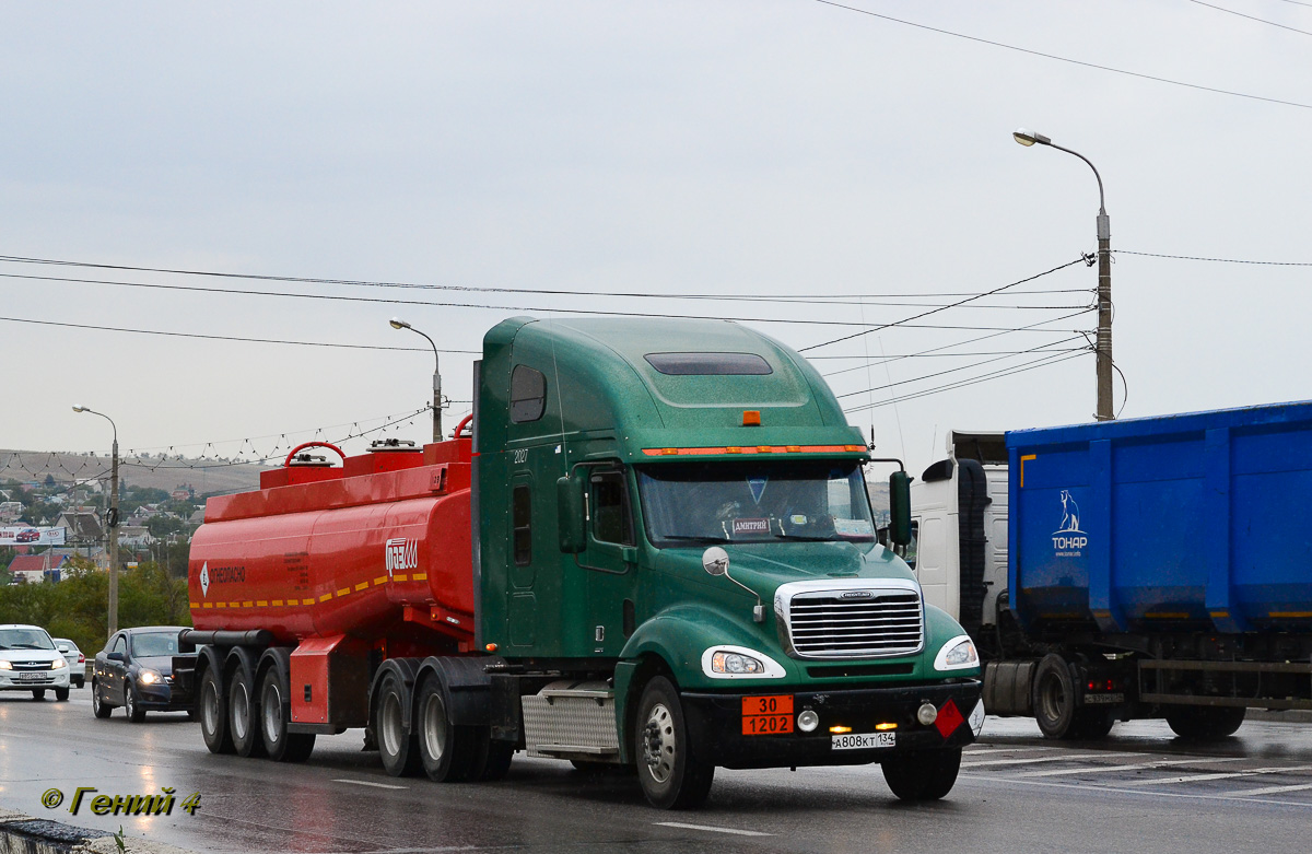 Волгоградская область, № А 808 КТ 134 — Freightliner Columbia