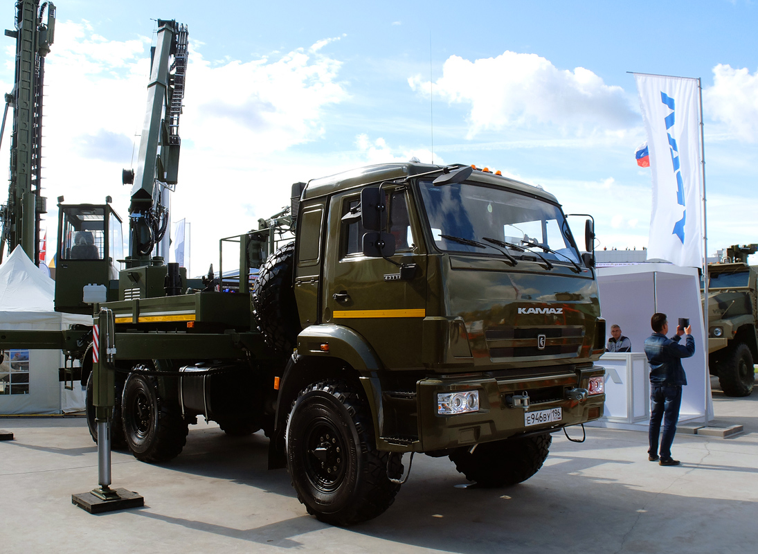 Свердловская область, № Е 946 ВУ 196 — КамАЗ-43118 (общая модель); Транспорт силовых ведомств РФ — Военно-технический форум "Армия-2016"