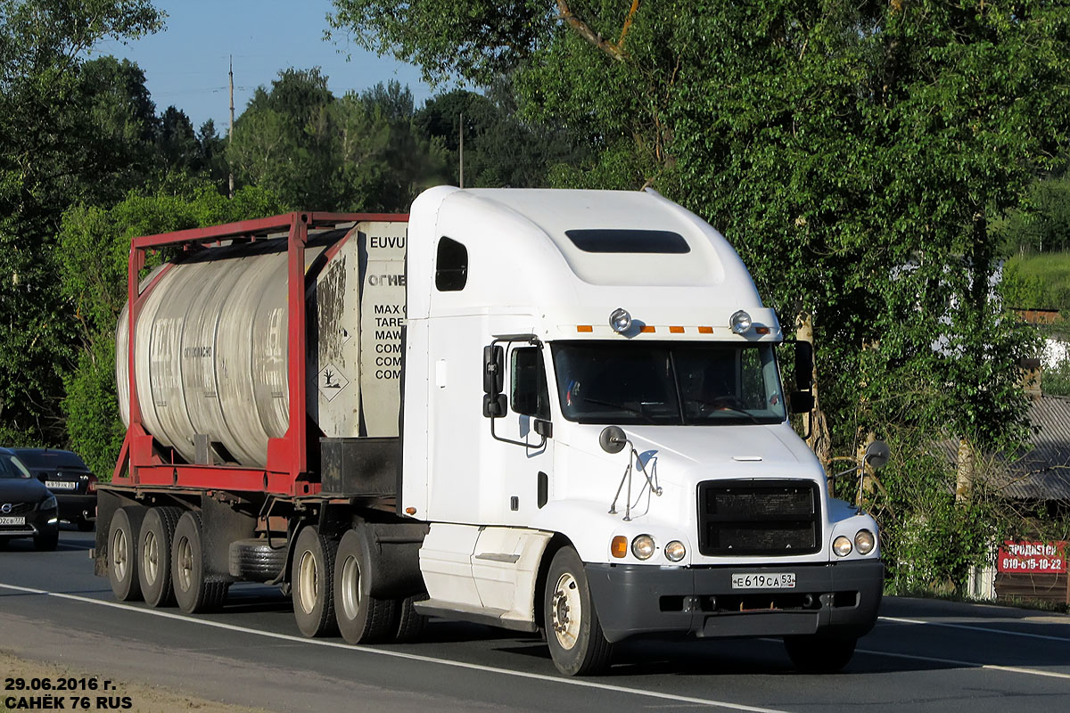 Новгородская область, № Е 619 СА 53 — Freightliner Century Class