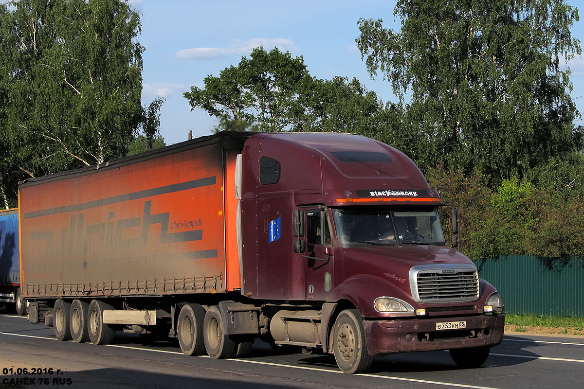 Вологодская область, № В 353 КМ 35 — Freightliner Columbia