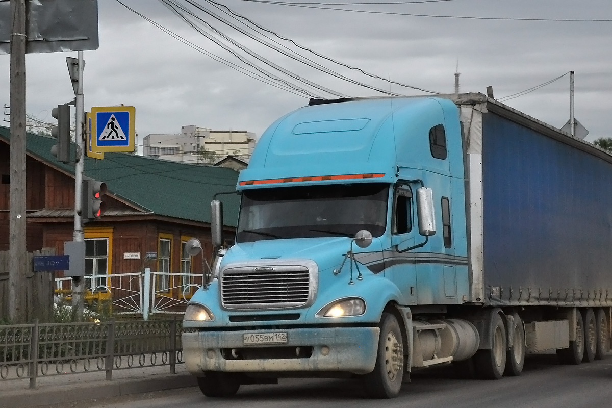 Кемеровская область, № У 055 ВМ 142 — Freightliner Columbia