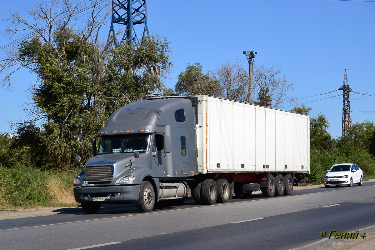 Волгоградская область, № М 213 СМ 34 — Freightliner Columbia