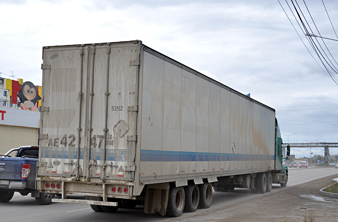 Хабаровский край, № А 343 НК 27 — Freightliner Century Class