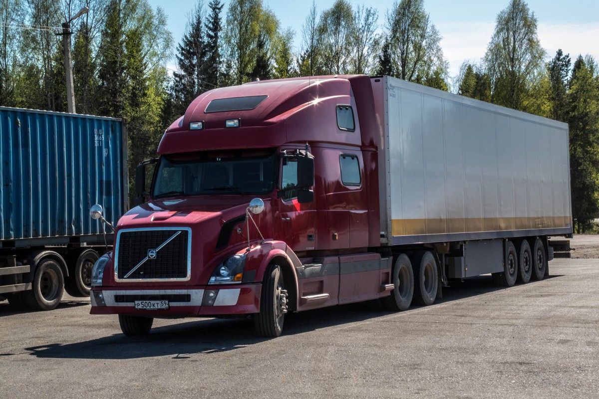 Пермский край, № Р 500 КТ 59 — Volvo VNL780