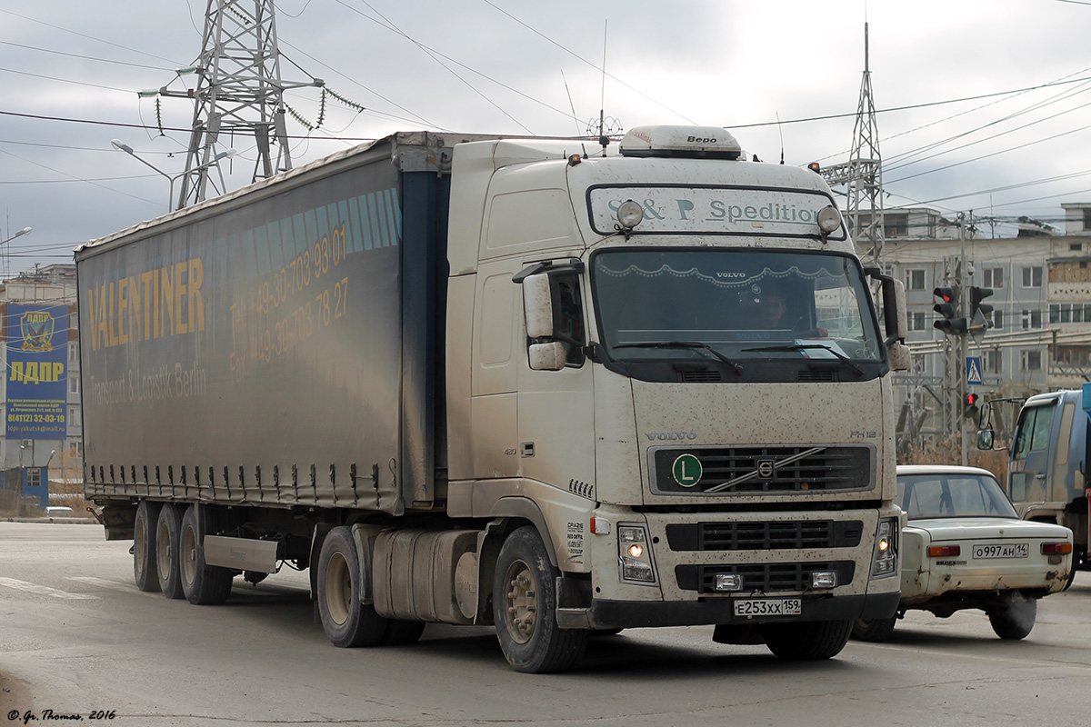 Пермский край, № Е 253 ХХ 159 — Volvo ('2002) FH12.420