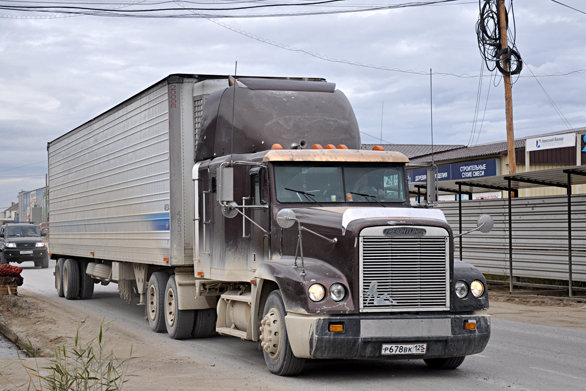 Приморский край, № Р 678 ВК 125 — Freightliner FLD 120