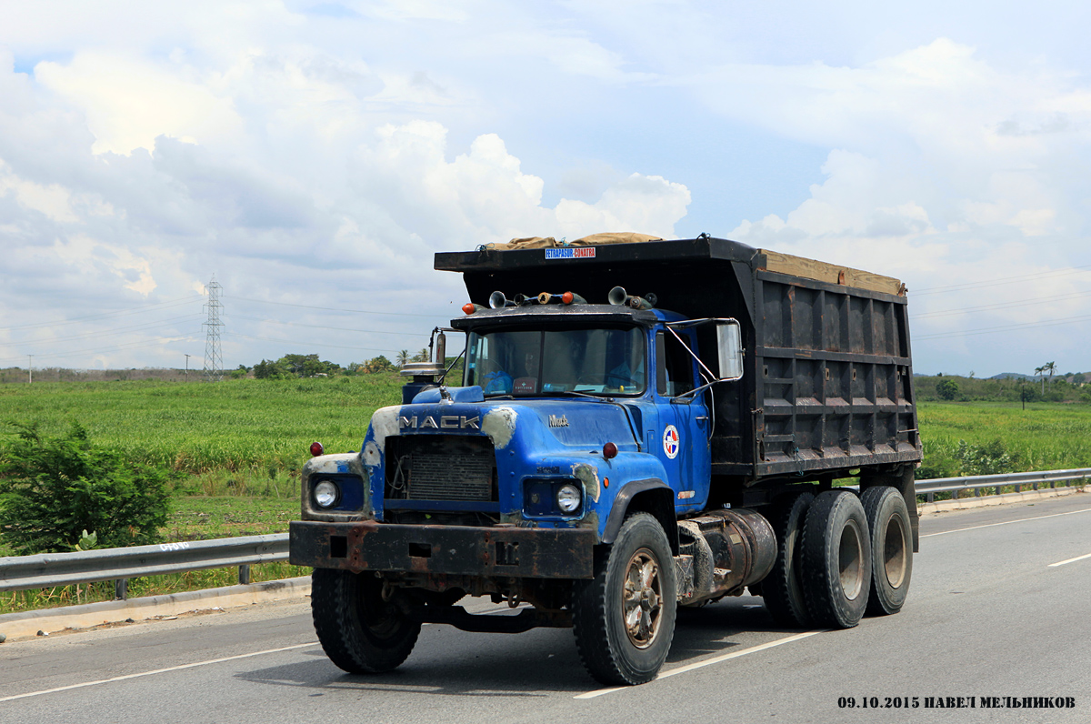 Доминиканская Республика, № L 120495 — Mack R-Series