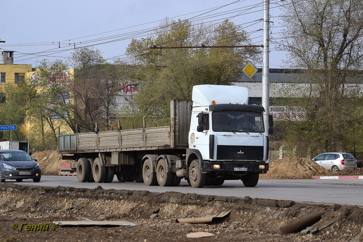 Волгоградская область, № А 128 ОМ 134 — МАЗ-64229