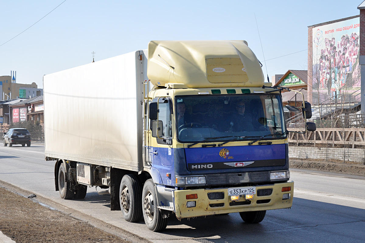 Приморский край, № Е 353 КР 125 — Hino FR