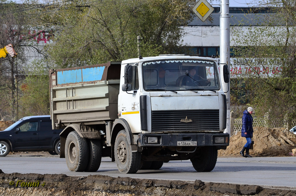 Волгоградская область, № В 136 АК 134 — МАЗ-555102