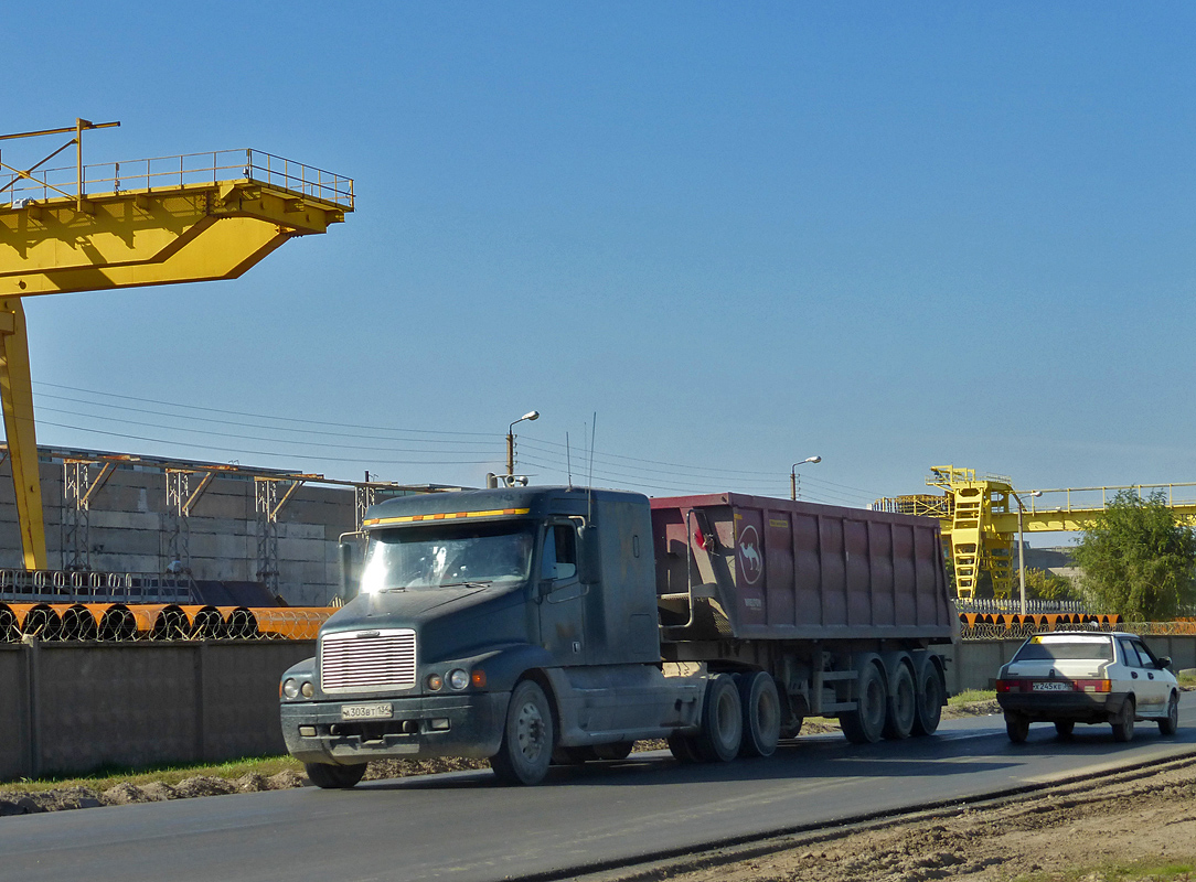 Волгоградская область, № А 303 ВТ 134 — Freightliner Century Class