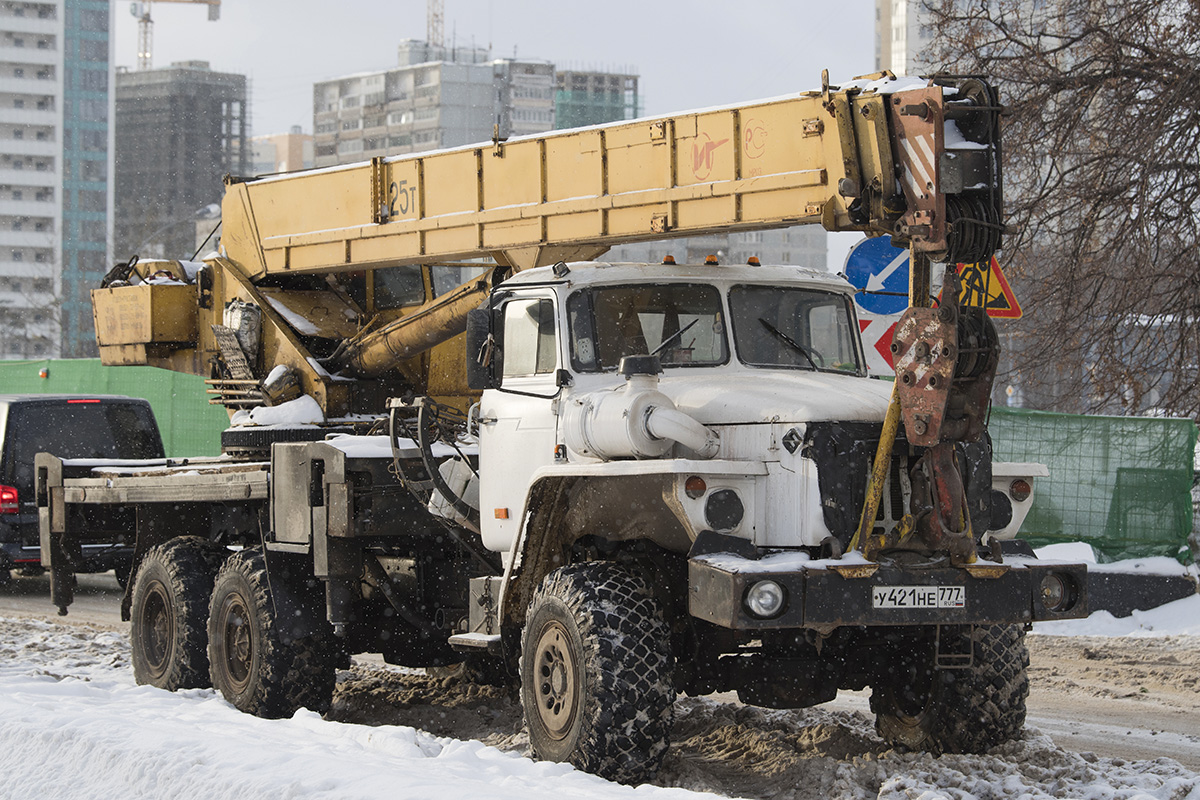 Москва, № У 421 НЕ 777 — Урал-4320-40