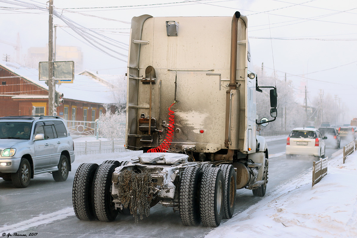 Ханты-Мансийский автоном.округ, № К 630 ВВ 186 — Freightliner Columbia