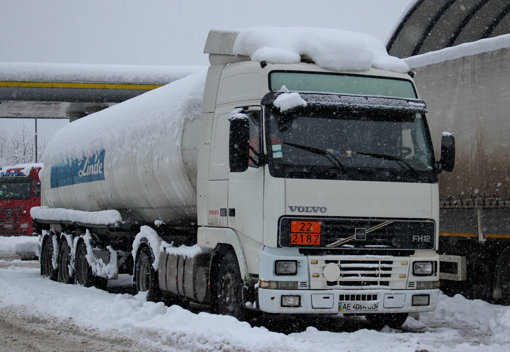 Днепропетровская область, № АЕ 4064 СО — Volvo ('1993) FH12.420