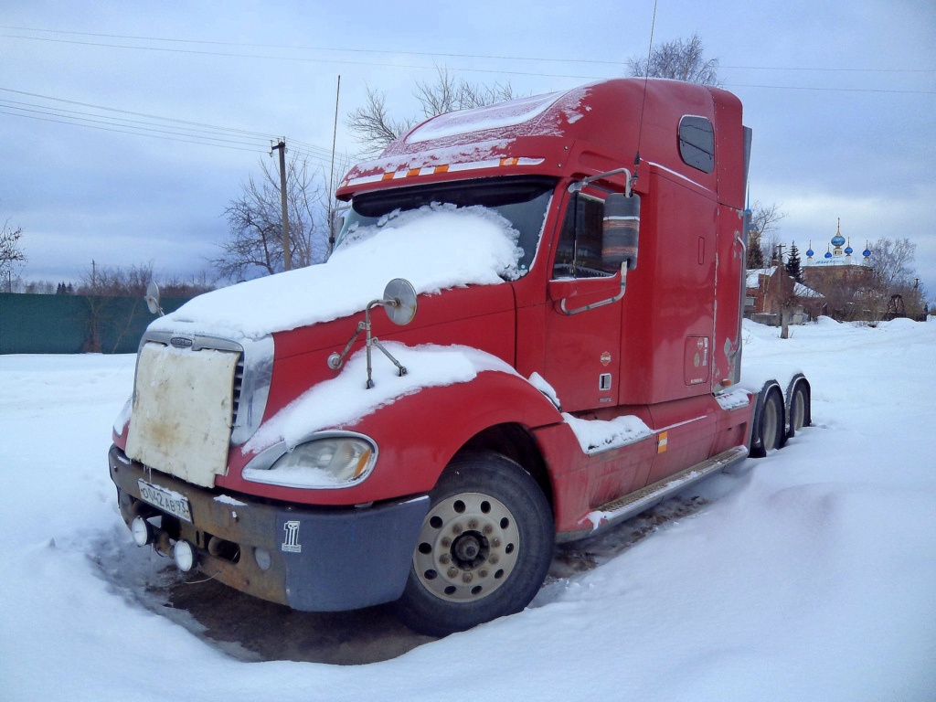 Тверская область, № О 042 АВ 93 — Freightliner Columbia