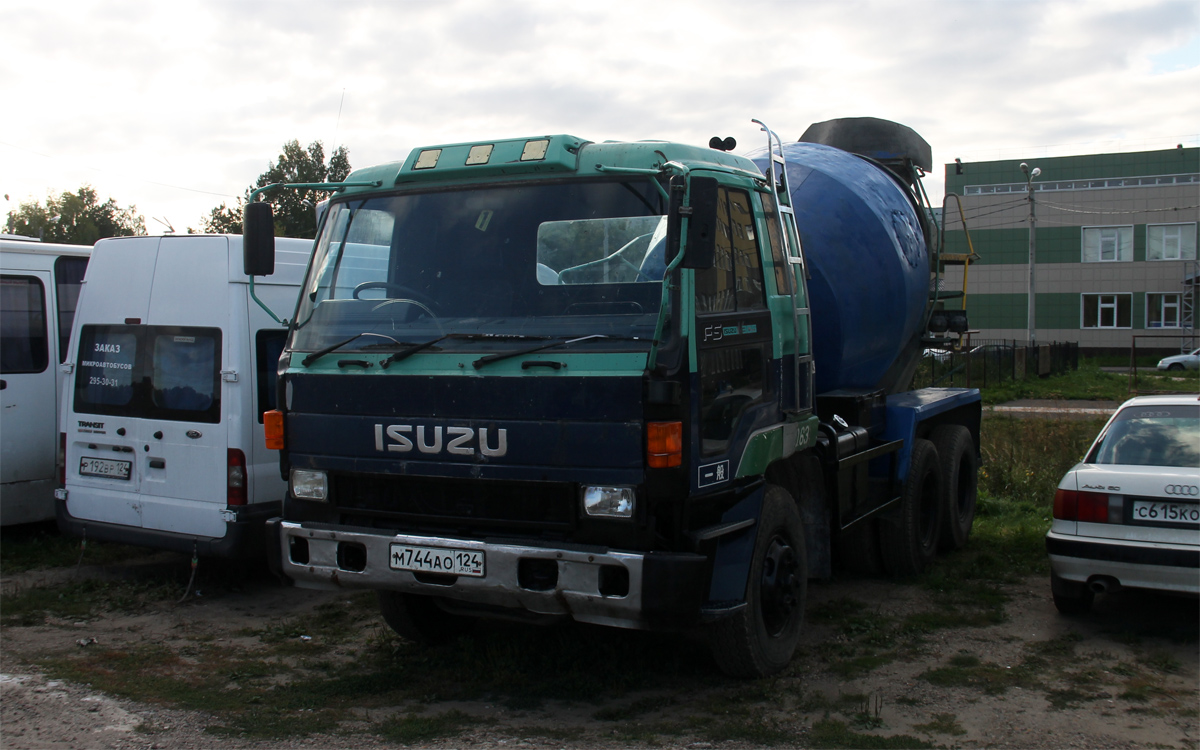 Красноярский край, № М 744 АО 124 — Isuzu V305