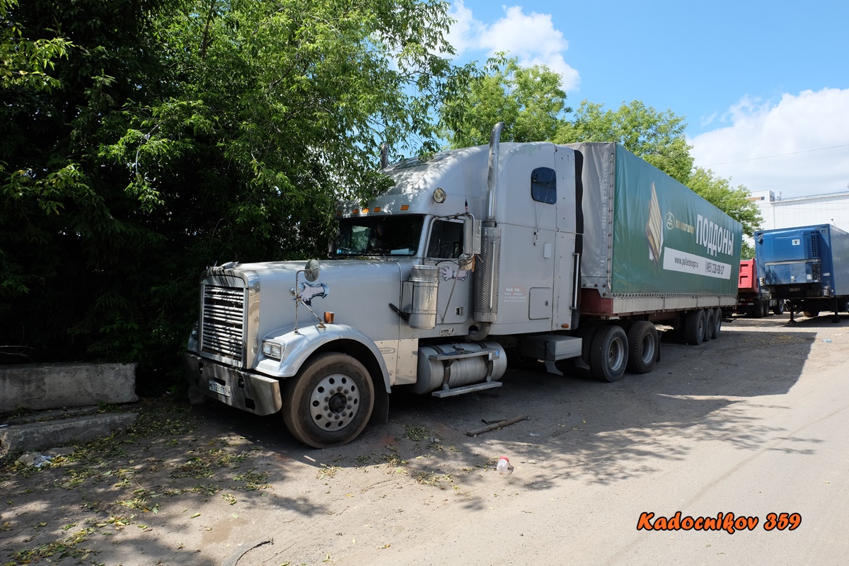 Псковская область, № Е 128 ЕТ 60 — Freightliner FLD 132 Classic XL