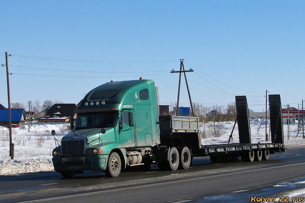 Красноярский край, № С 522 ЕР 124 — Freightliner Century Class